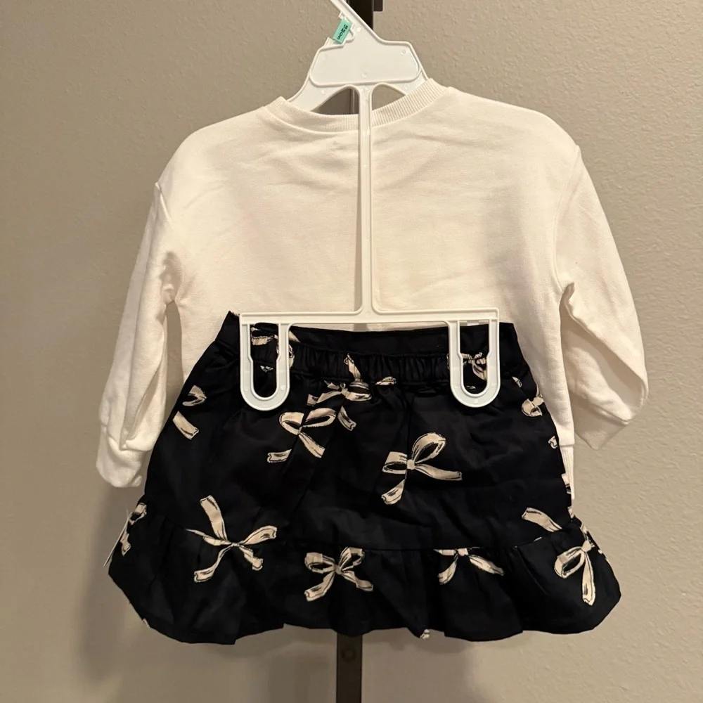 NWT Carter’s 18 months two piece “bow”outfit